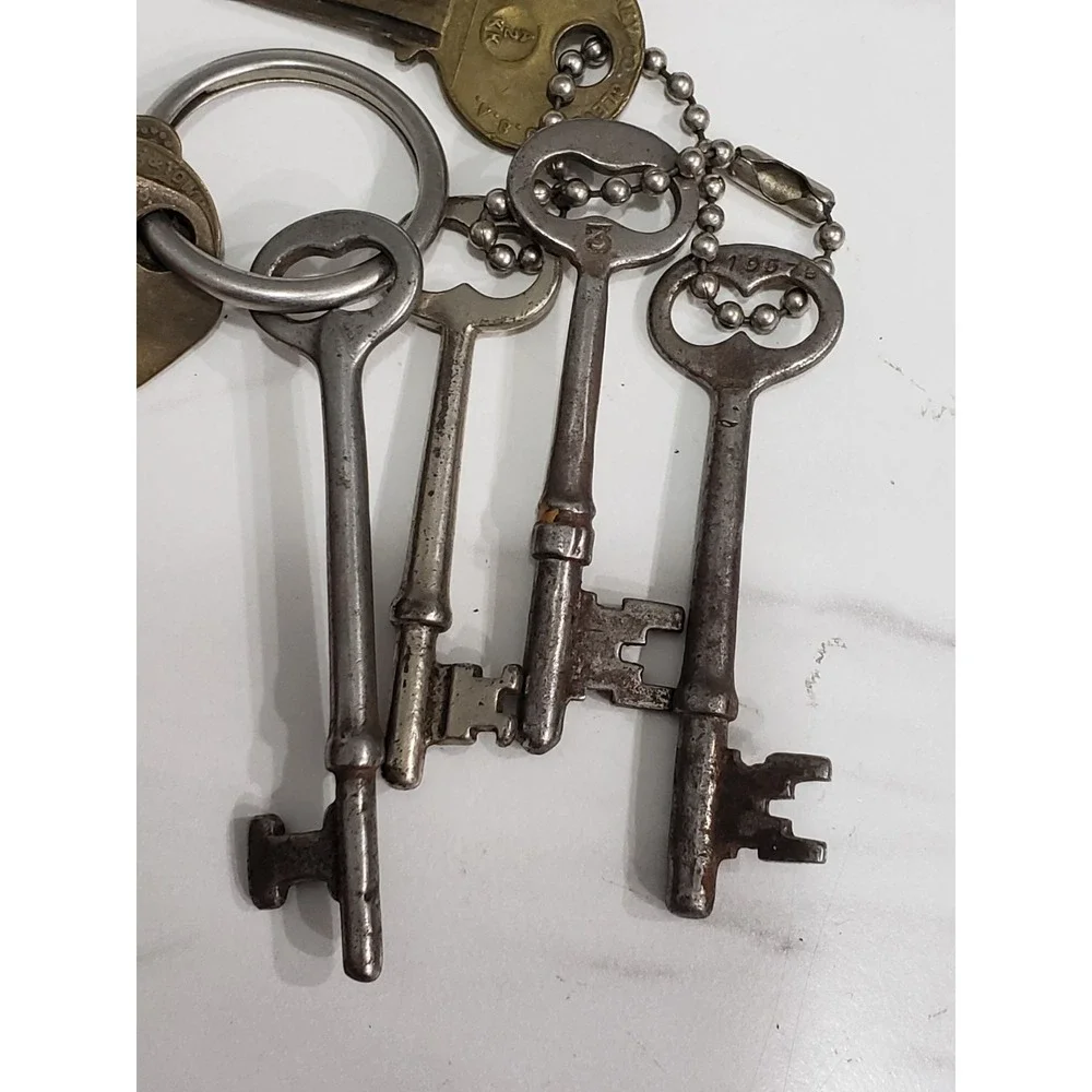 Lot 8 Antique Clover Bow Skeleton Keys Nickel Cabinet Keys 1890s-1920s janitor